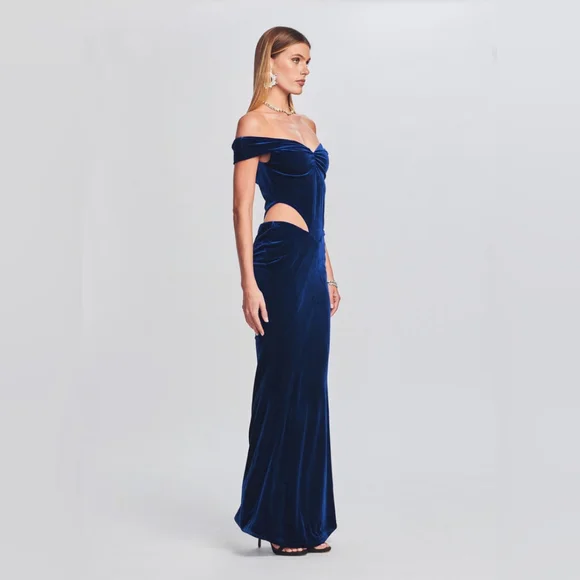 7. NWT RETROFETE GIADA VELVET DRESS IN NAVY